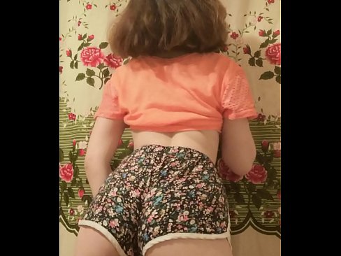 ❤️ Tânără sexy care se dezbracă de pantaloni scurți în fața camerei de filmat ❤   at ro.porngipfy.ru ❌